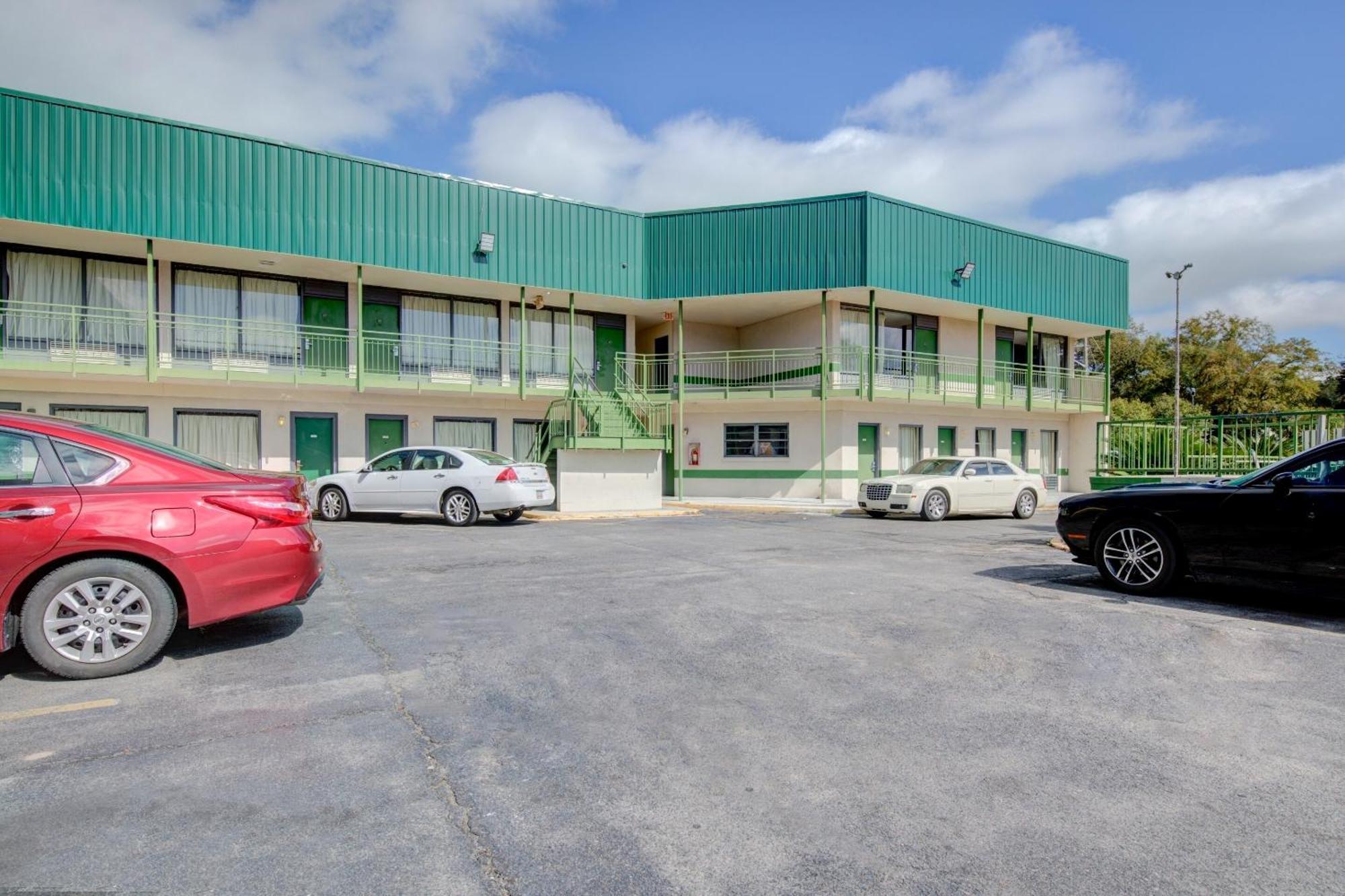 Oyo Hotel Douglas Ga Us-441 Dış mekan fotoğraf